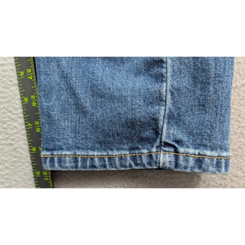Levis step out